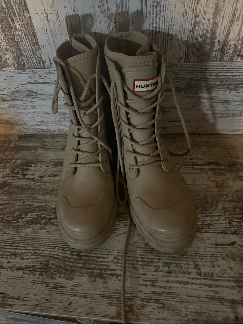Hunter Lace-Up Boots in Beige-Tan